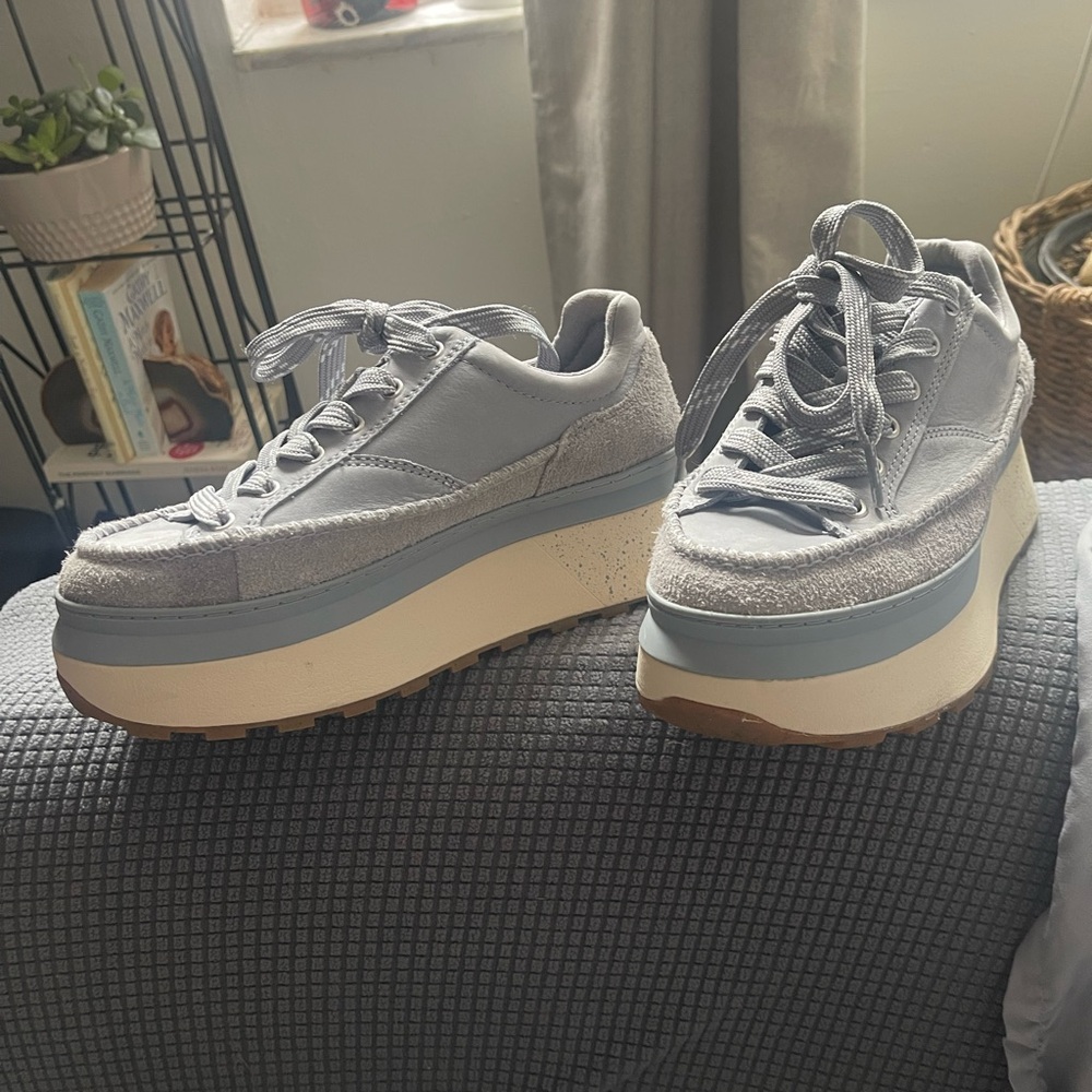 Women's Platform Sneakers in Light Gray